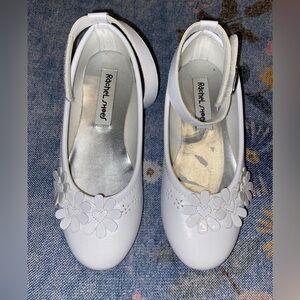 Girls size 2 dress shoes-Rachel shoes brand-worn 1-2x- white w/ ankle straps